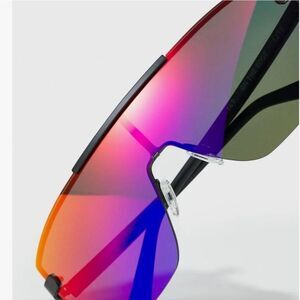 Quay Australia On The Edge Gradient Shield Sunglasses-Matte Black/Purple Rainbow